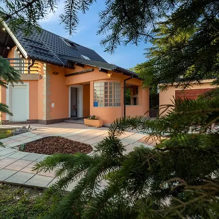 Tratea With A Heated Pool Vikendica Tomici
