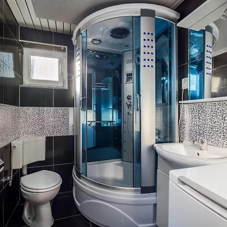 Vikendica Tratea With A Heated Pool *